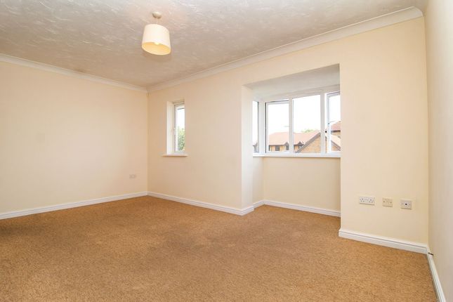 155, Redwood Grove, Bedford photo 3