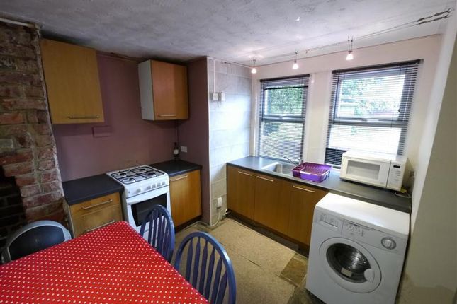 Property to rent in Wrangthorn Avenue, Hyde Park, Leeds