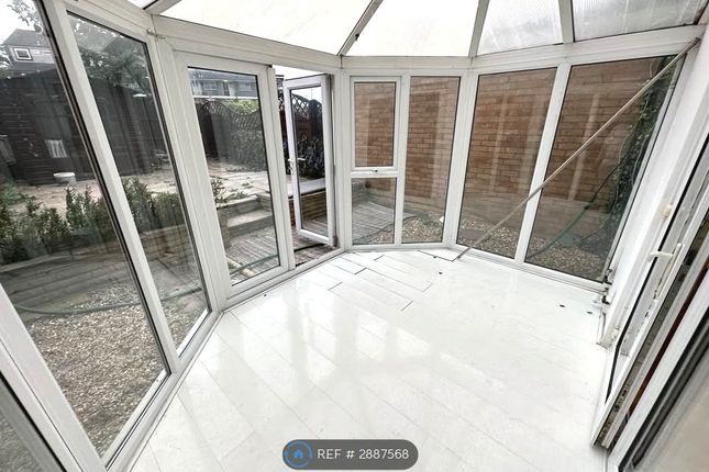 Axe Close, Luton photo 4