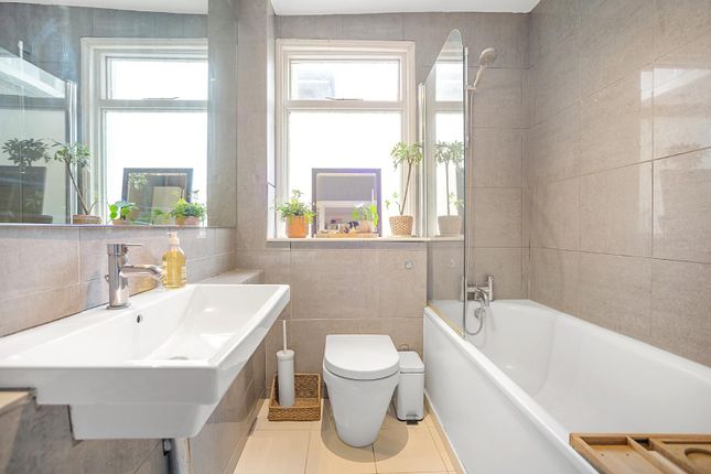 Bathroom.Jpg