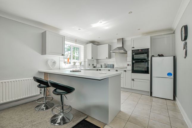 2, Dickens Place, Colnbrook photo 3