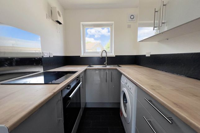 6, Repton Close, Luton photo 2