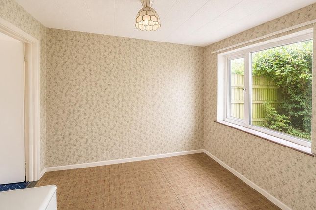 63, Brow Crescent, Orpington photo 3