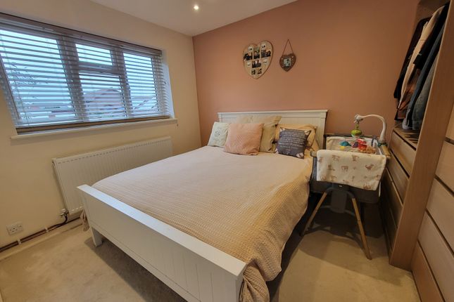 21, Chequers Rise, Great Blakenham, Ipswich, Suffolk, IP6  photo 2