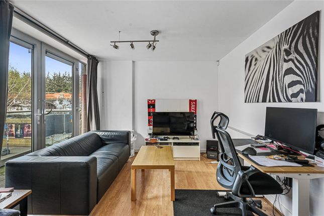 Flat 2, 27, Wheler Street, London photo 2