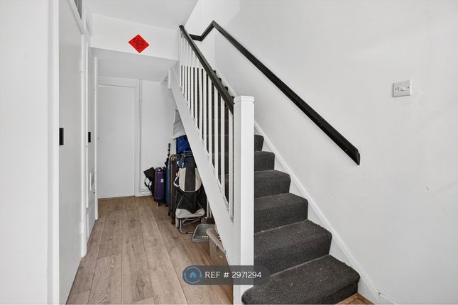 Flat, Stockbeck Ampthill Square, London photo 3