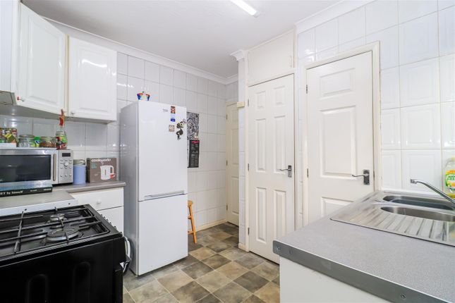 167, Denby Dale Road, Wakefield photo 4