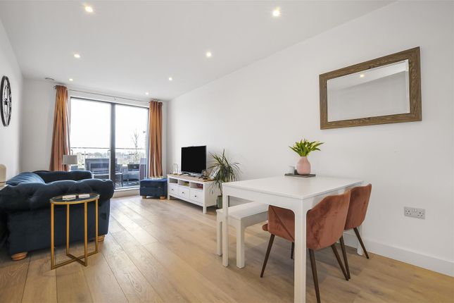 Flat for sale in St. Johns Road, Isleworth