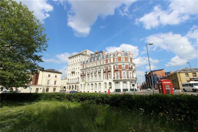 Thumbnail Flat to rent in South Western House, Southampton