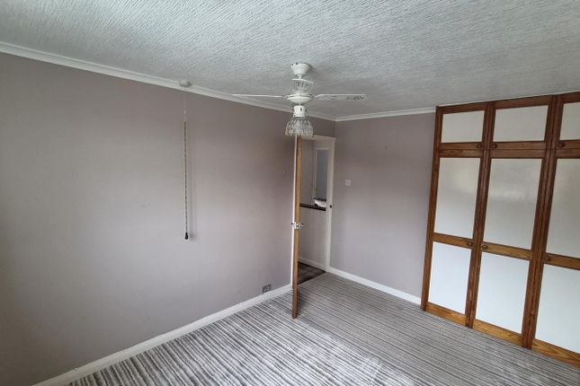 12, Churchfield Drive, Mansfield photo 4