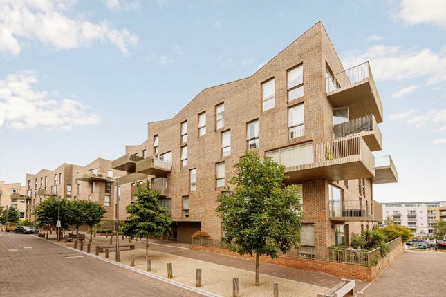 Halyards Court, Brentford photo 2