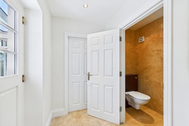 The Coach House, 1 Aberford Road, Leeds photo 4