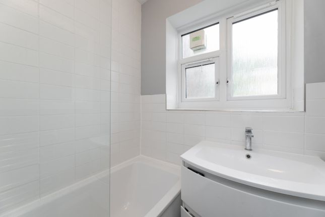 Flat for sale in Whitnell Way, London