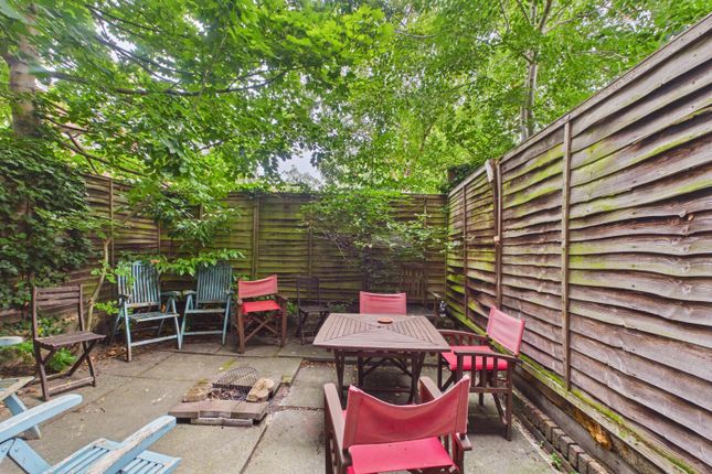 Benham Close, London photo 4