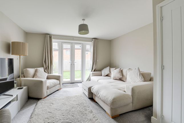 7 Robinson Close, Nottingham photo 2