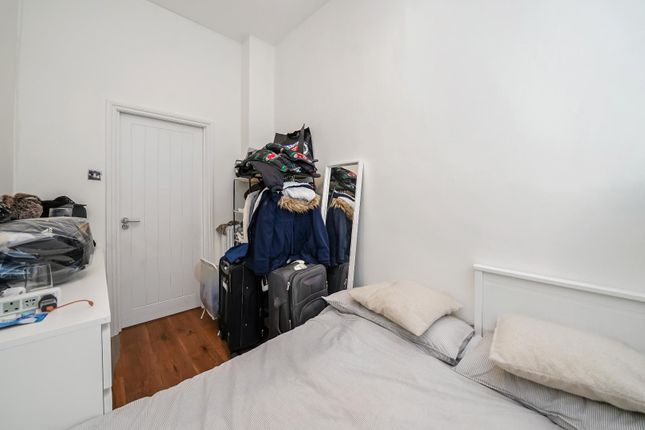 Flat for sale in Nightingale Road, London