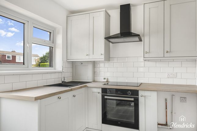 11, Sunnybank Close, Leigh-on-sea photo 4
