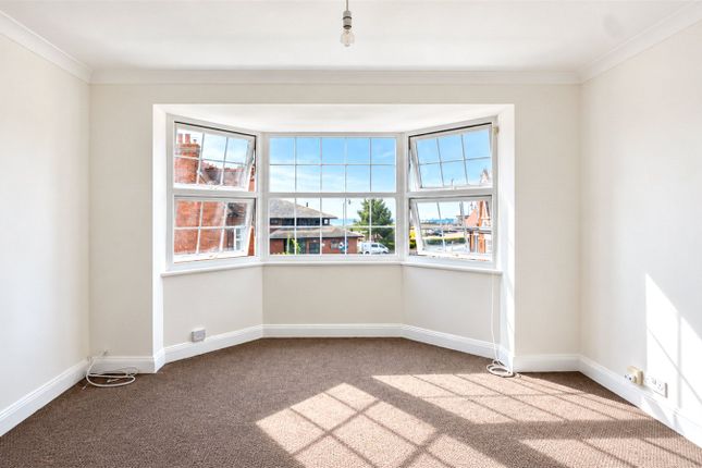 Flat 2, Raith House, 2, South Hill, Suffolk photo 4