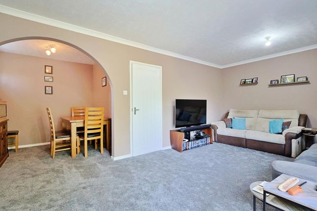 87, Rushcombe Way, Wimborne photo 4