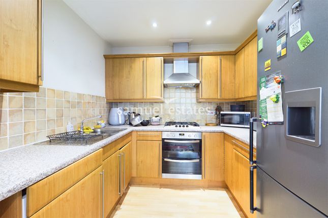 Flat 51, 51 Pembroke House, Chaucer Way, Colliers Wood photo 4