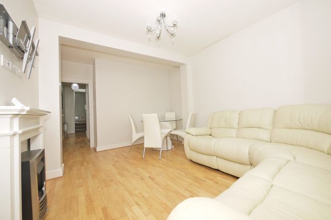 Flat to rent in Balfour Road, Ilford