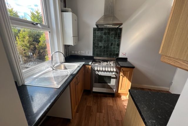 12, Rombalds Terrace Leeds photo 2