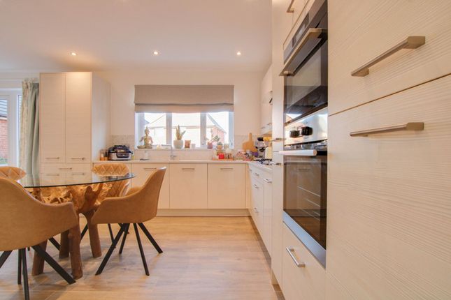 21 Judge Drive, Basildon photo 4