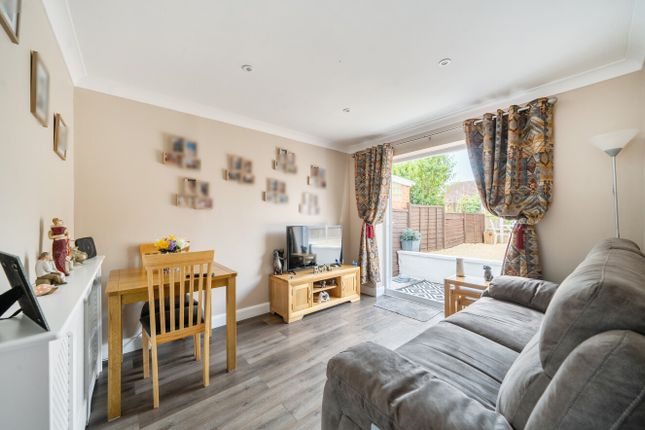 2, Paulet Close, Swindon photo 4