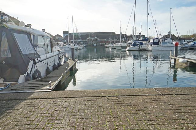 Q102, Coverack Way, Portsmouth photo 3