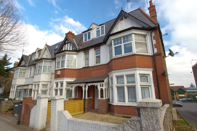 Flat for sale in Boston Manor Road, Brentford