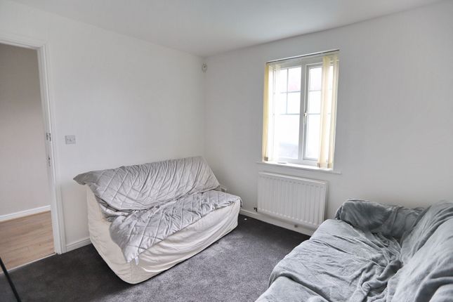 25 Saddlecote Close, Manchester photo 3