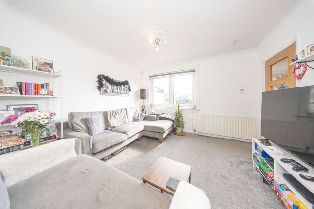 1a Hartwood Road, West Calder photo 4