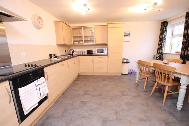 17, Burnstall Crescent, Ilkley photo 3
