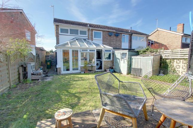10, Yardley Avenue, Pitstone photo 2