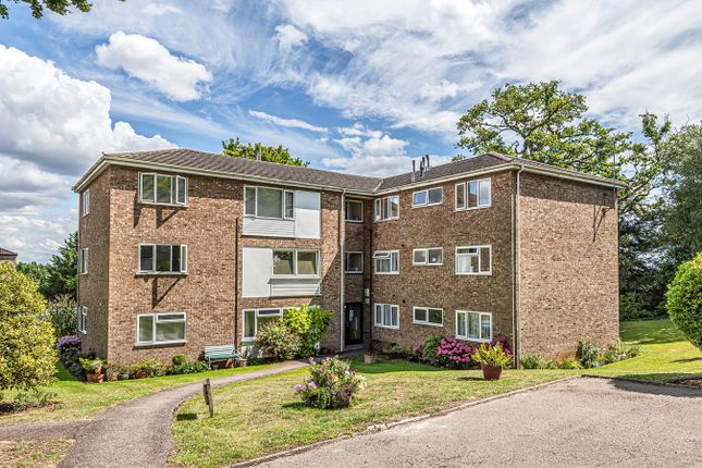 Thumbnail Flat for sale in Tudor Court, Hitchin