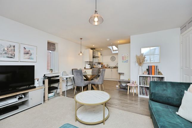 20, Falcon Crescent, Norwich photo 4
