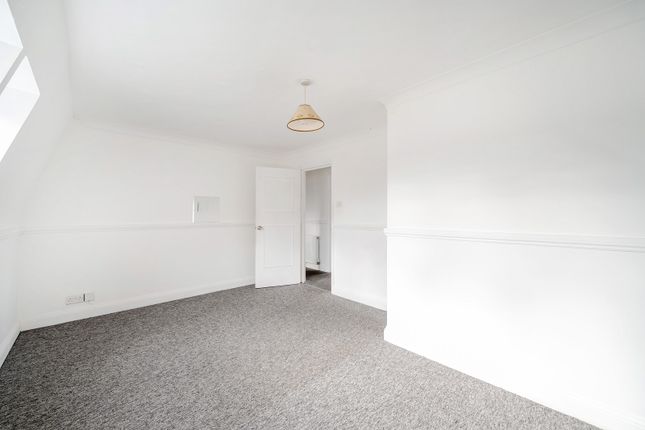 19a Orchard Court, Stonegrove, Edgware photo 3