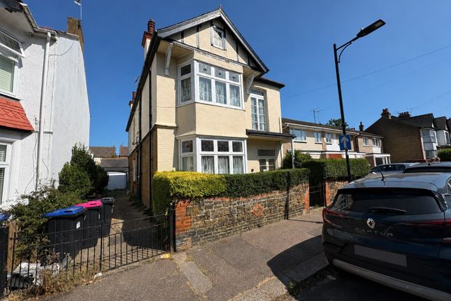 5-bed house on 23 St. Georges Park Avenue, Westcliff-On-Sea, £450,000