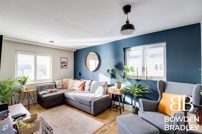 Thumbnail Flat for sale in Queens Road, London