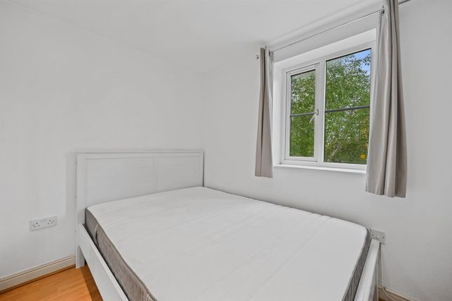 Flat 94, Windmill Drive, London photo 4