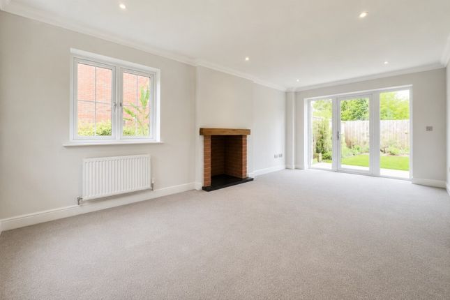 27, St Thomas Close, Chilworth photo 5