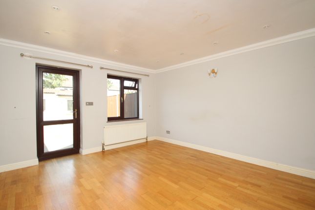 12, Croydon photo 4