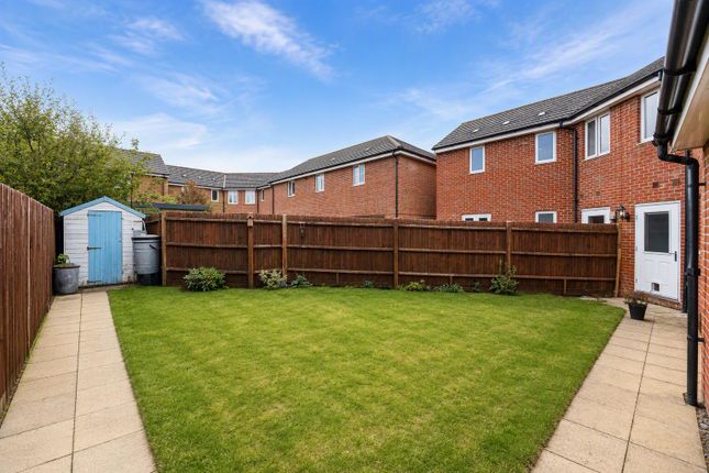 32, Greenacres Road, Southampton photo 4