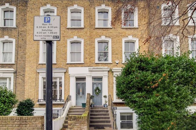 Flat to rent in Northchurch Road, Islington, London