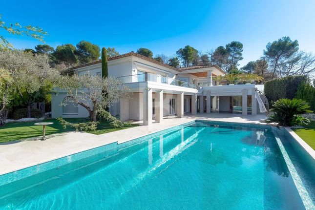 Detached house for sale in Mougins, 06250, France