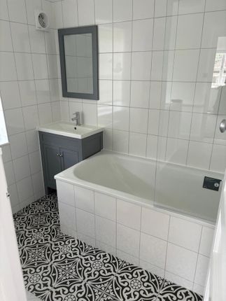 34, Gurney Drive, London photo 4