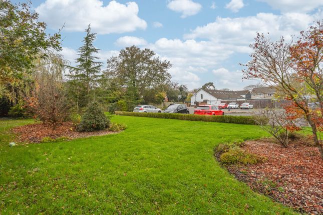 3 Discovery Mews Copthorne Bank, Crawley photo 4