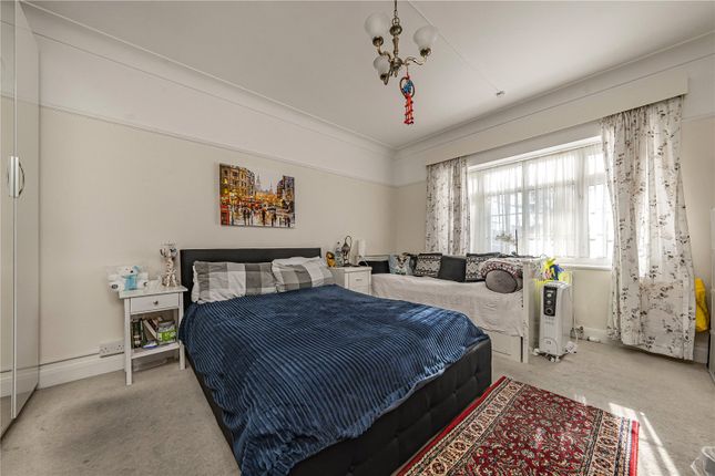 7 Penwerris Court,, Great West Road, Osterley photo 4