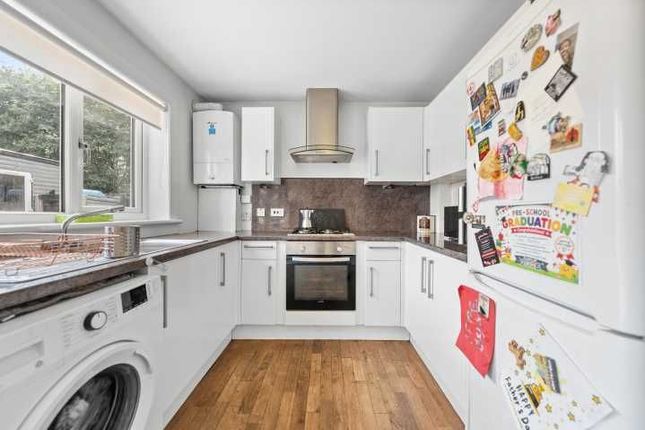 43 Newtongrange Avenue, Glasgow photo 2
