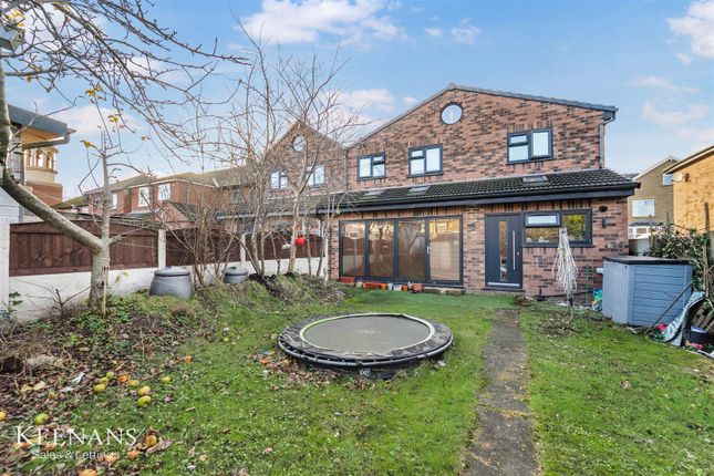 27, Castlemere Street, Rochdale photo 3